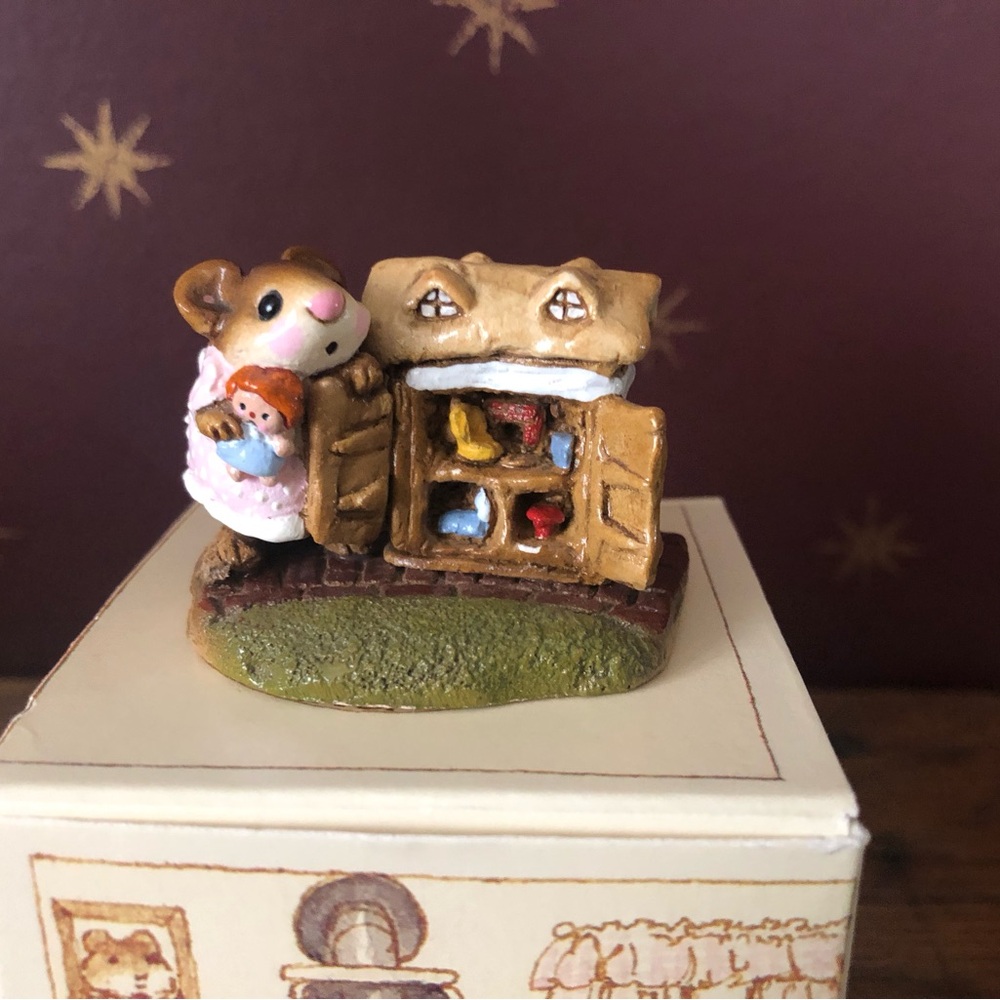 Wee Forest Folk Figurine Mousey’s Dollhouse  1983  M-102.  Retired